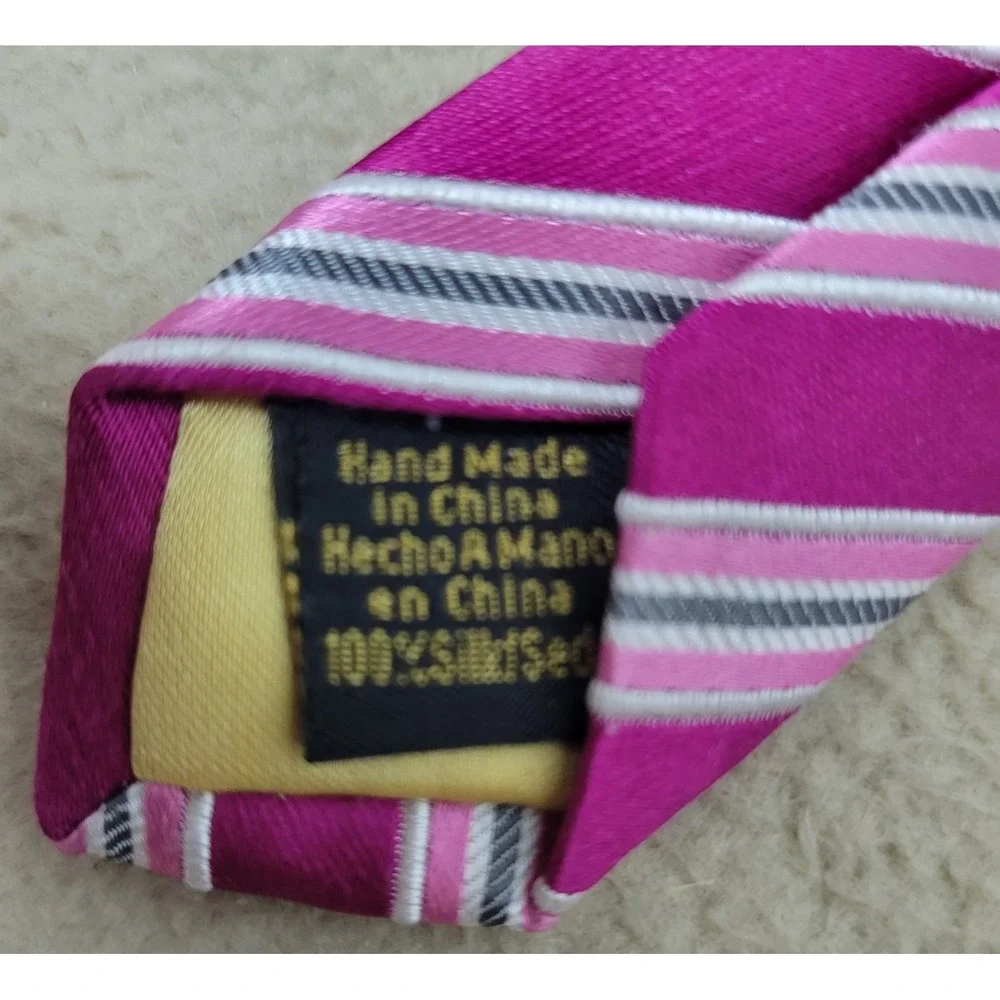 Donald J Trump Signature Collection Pink Striped Mens‎ Necktie 100% Silk